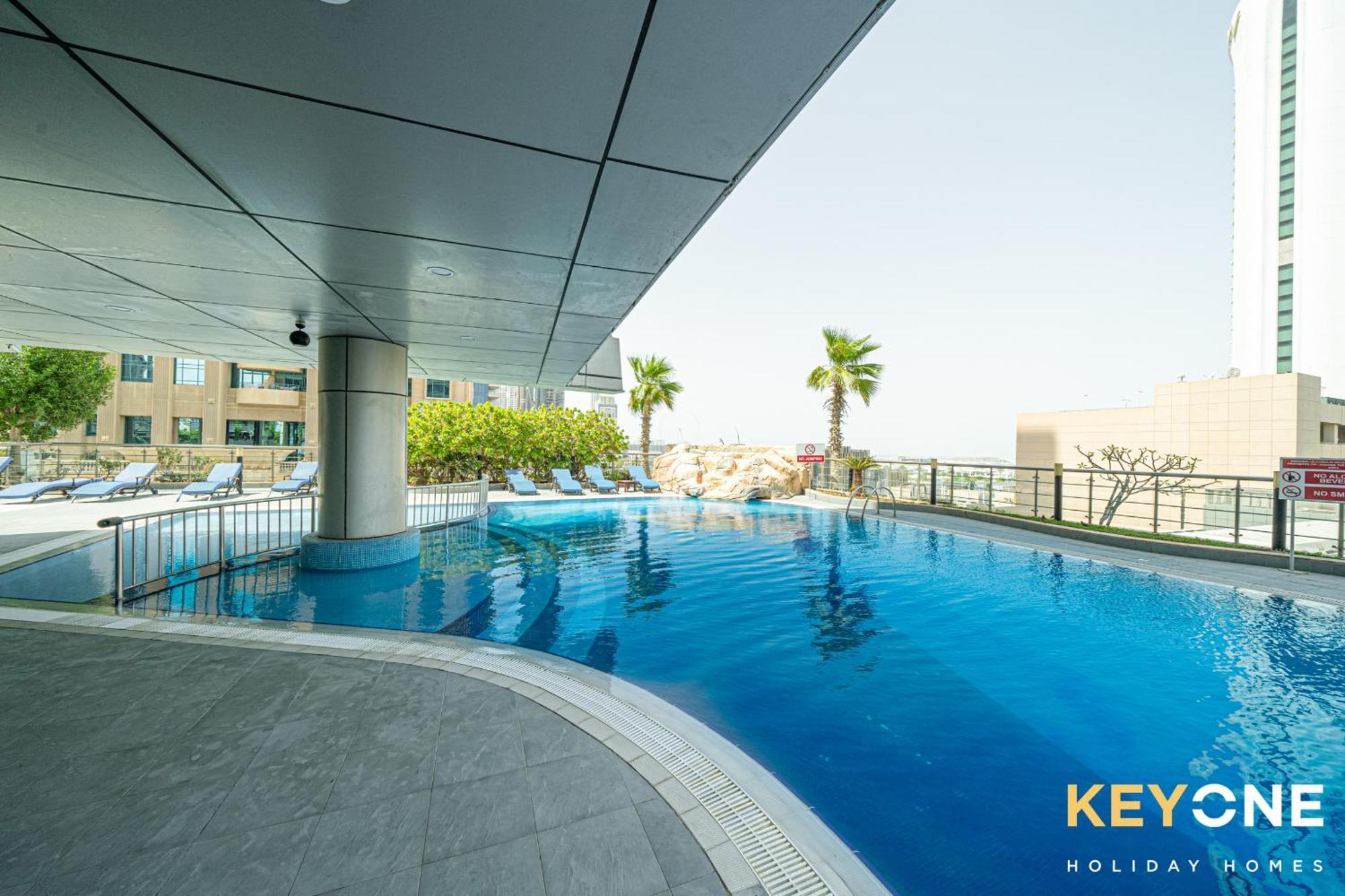 Captivating Sky & Sea Views In Two Bedroom Suite Apartment Dubai