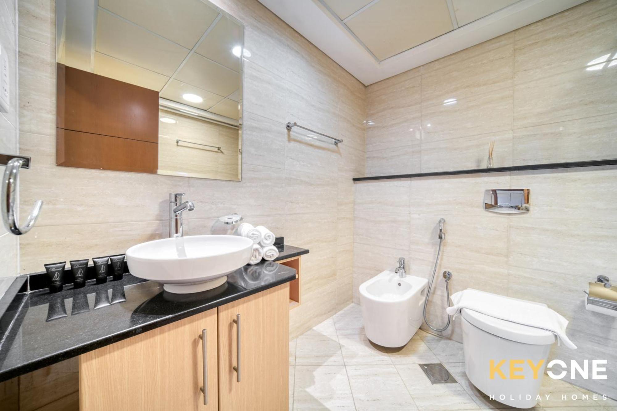 Apartment Captivating Sky & Sea Views In Two Bedroom Suite