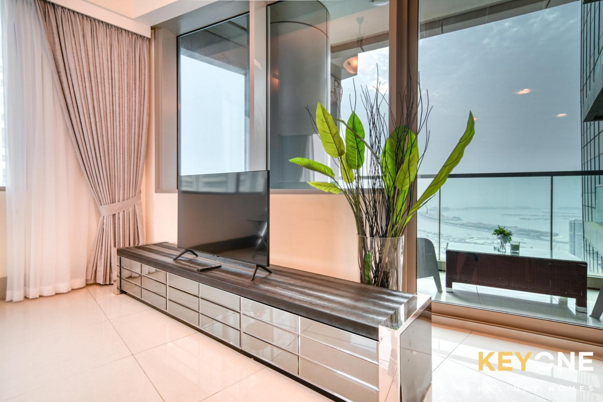 Apartment Captivating Sky & Sea Views In Two Bedroom Suite *