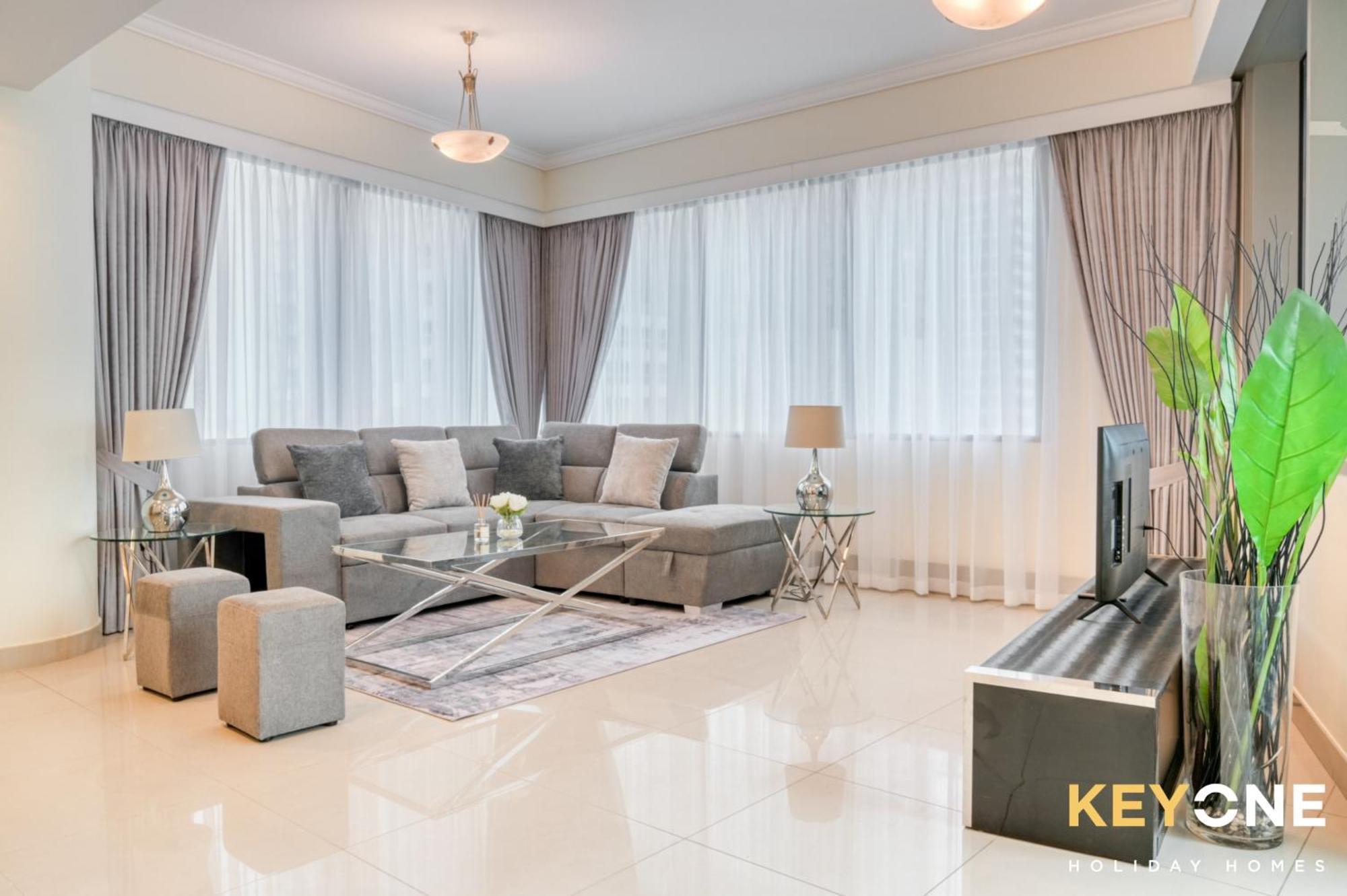 Captivating Sky & Sea Views In Two Bedroom Suite Apartment Dubai